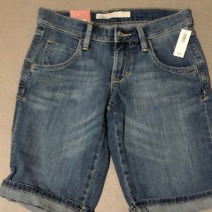 Old Navy the Flirt. Mid rise Bermuda’s. Stretch